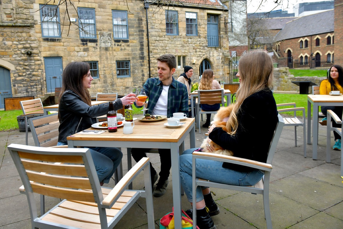 Restaurant mit Gästen